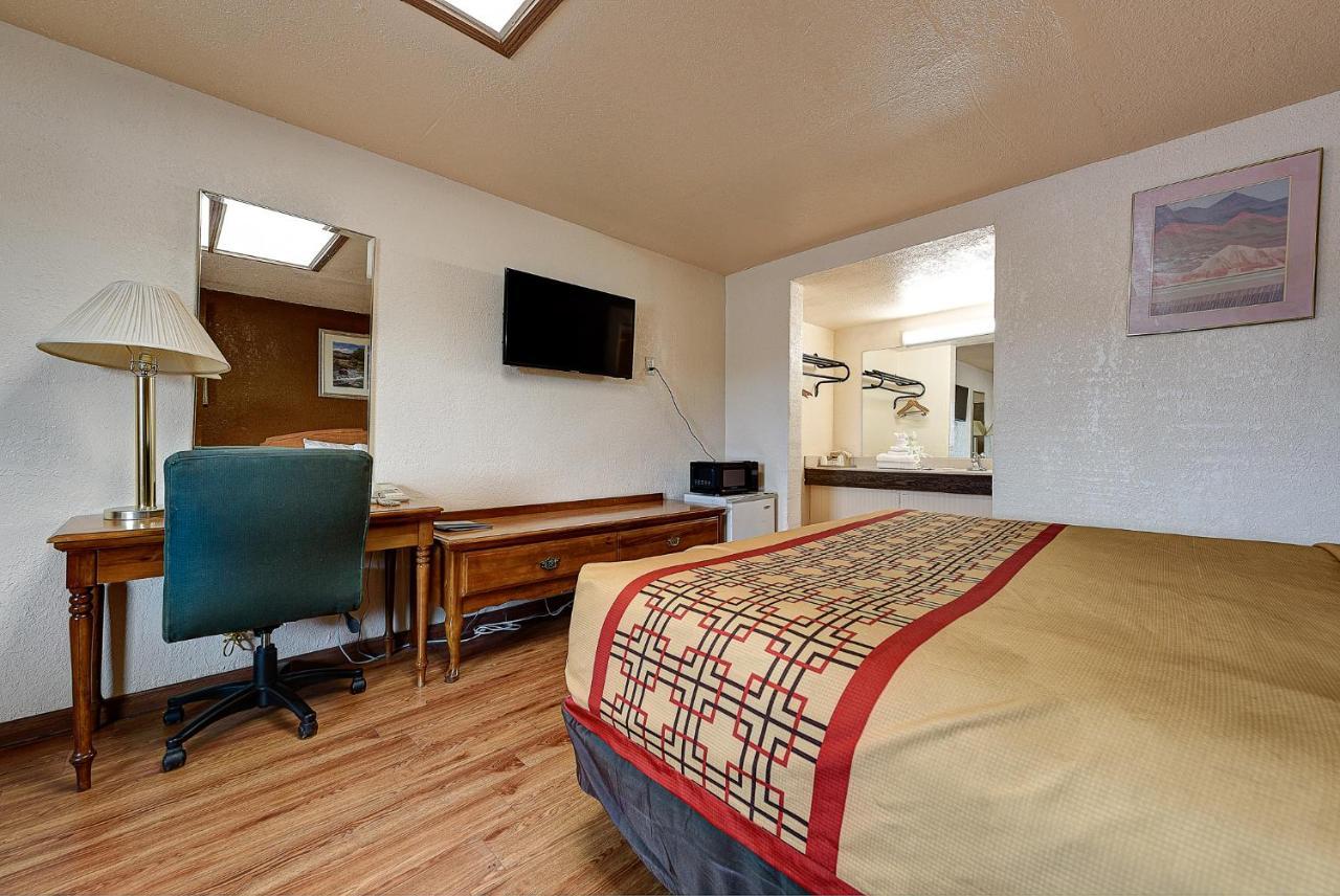 Guest Inn Rogers Bagian luar foto