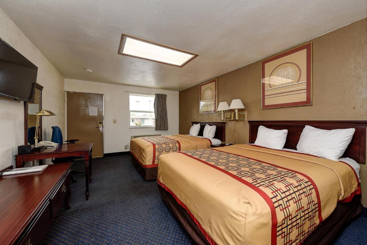 Guest Inn Rogers Bagian luar foto
