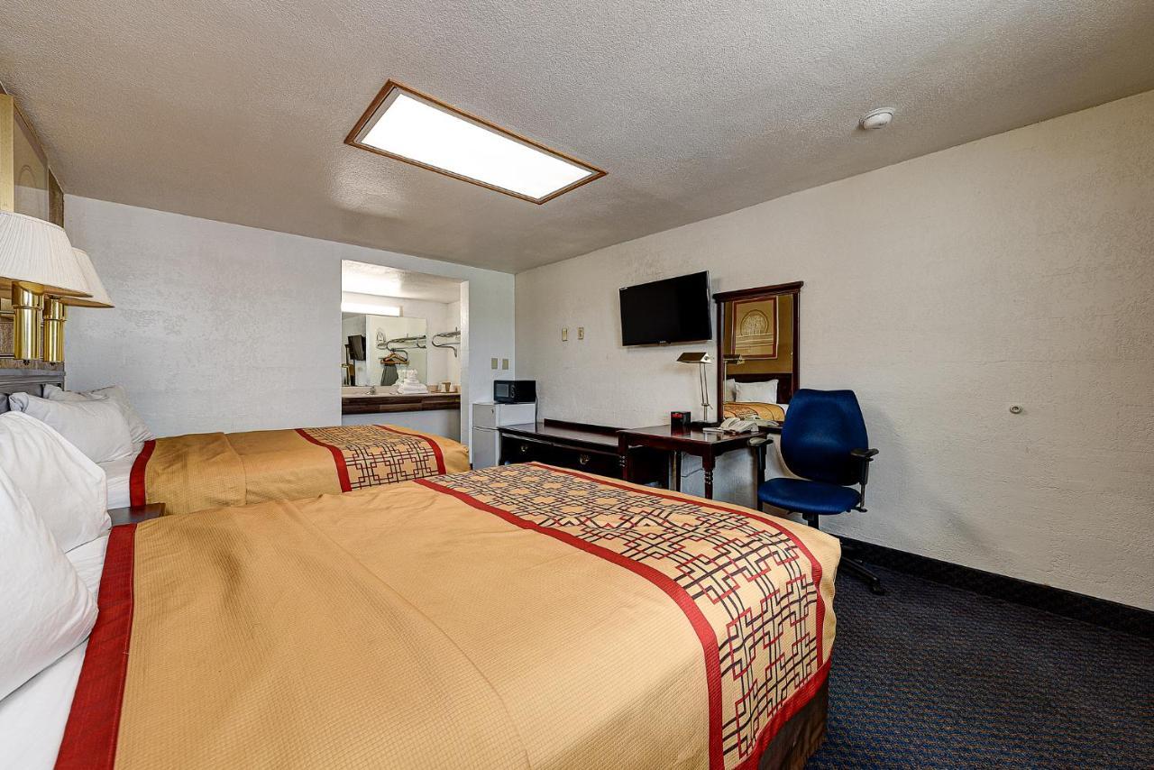 Guest Inn Rogers Bagian luar foto