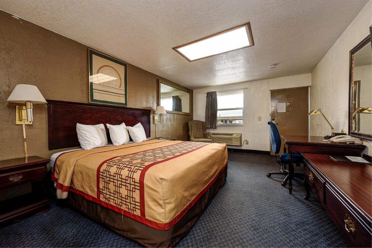 Guest Inn Rogers Bagian luar foto