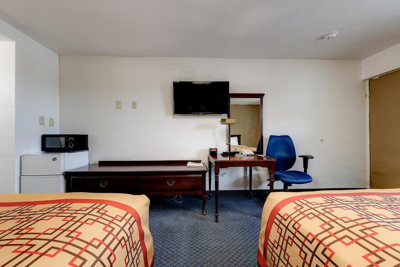 Guest Inn Rogers Bagian luar foto