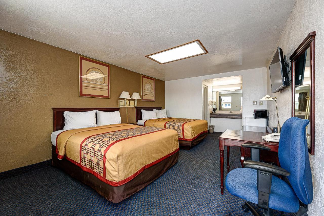 Guest Inn Rogers Bagian luar foto