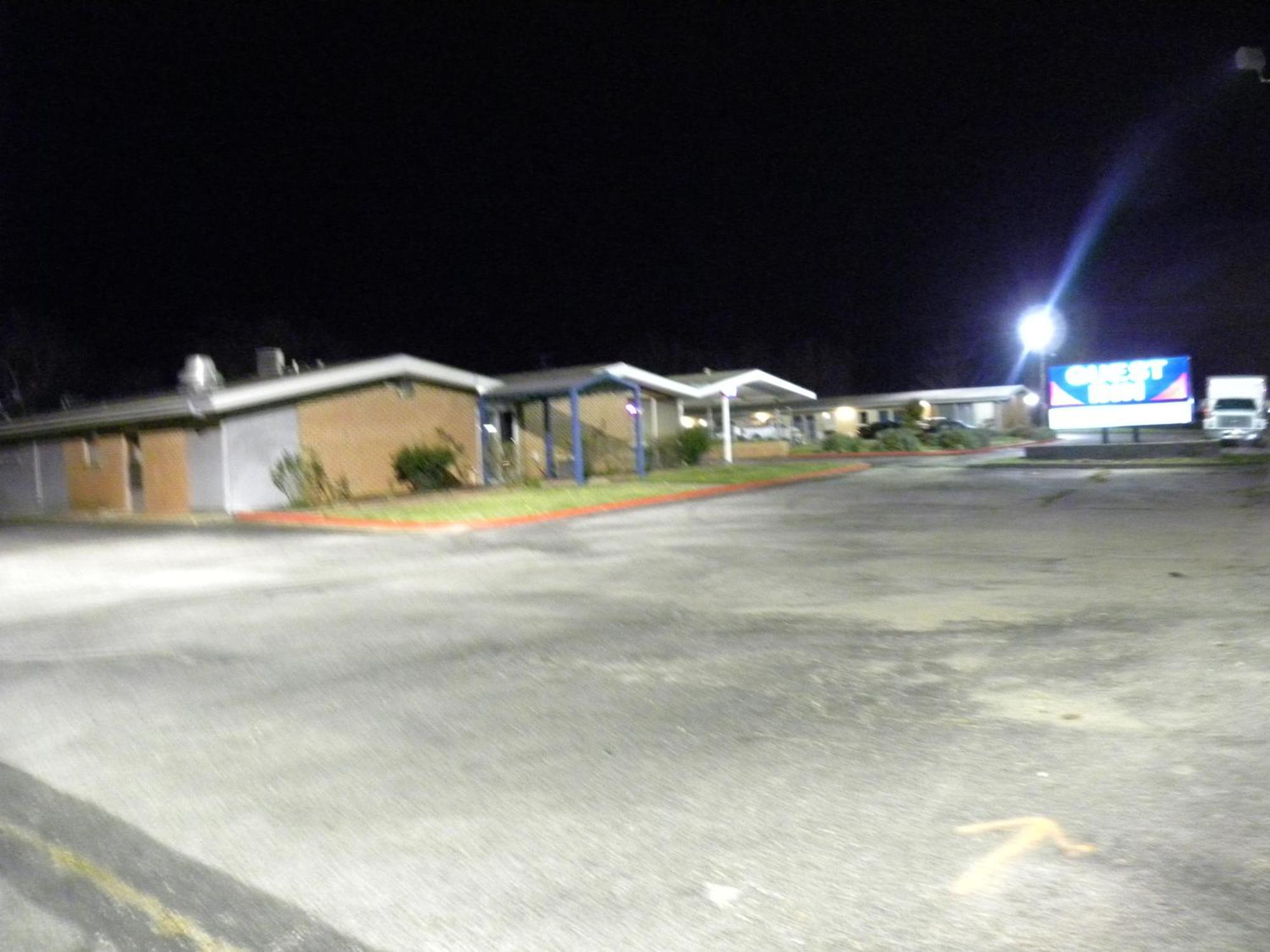 Guest Inn Rogers Bagian luar foto