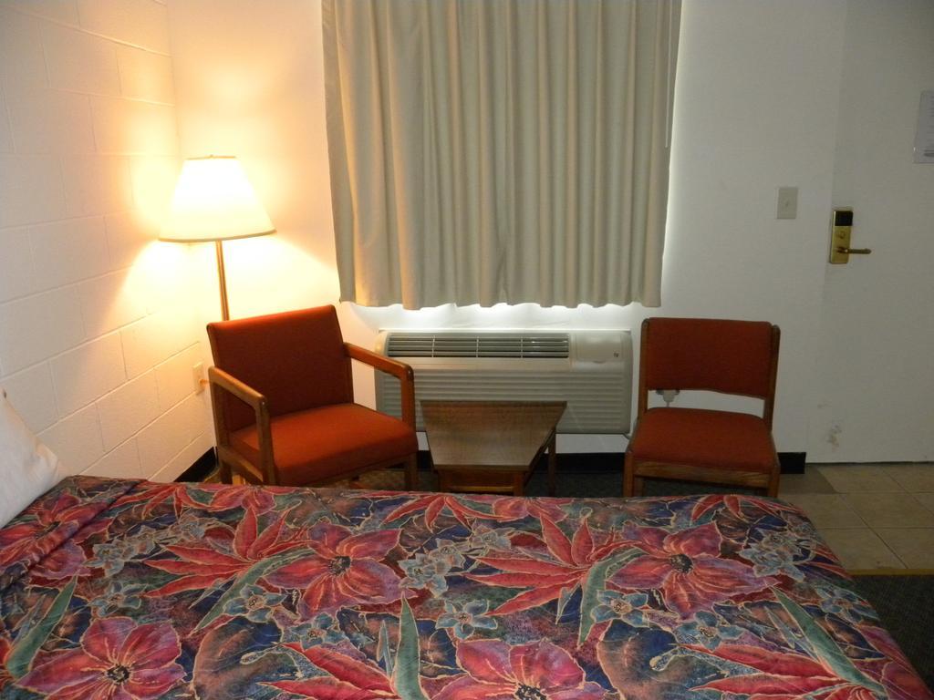 Guest Inn Rogers Bagian luar foto