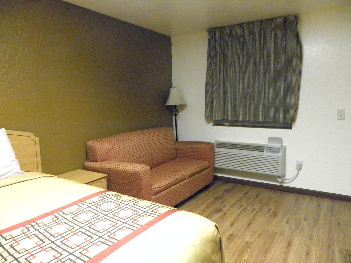 Guest Inn Rogers Bagian luar foto