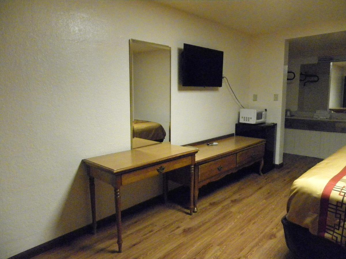 Guest Inn Rogers Bagian luar foto