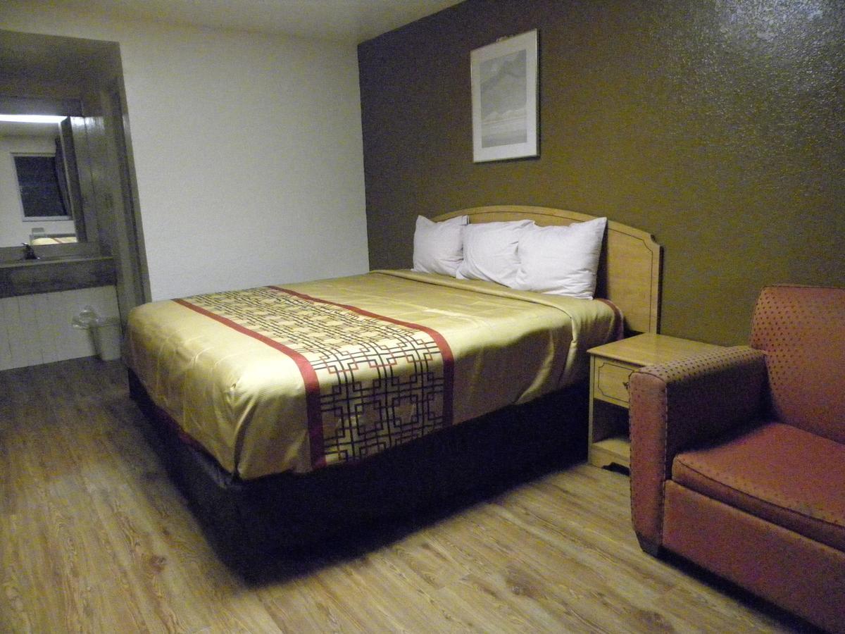 Guest Inn Rogers Bagian luar foto