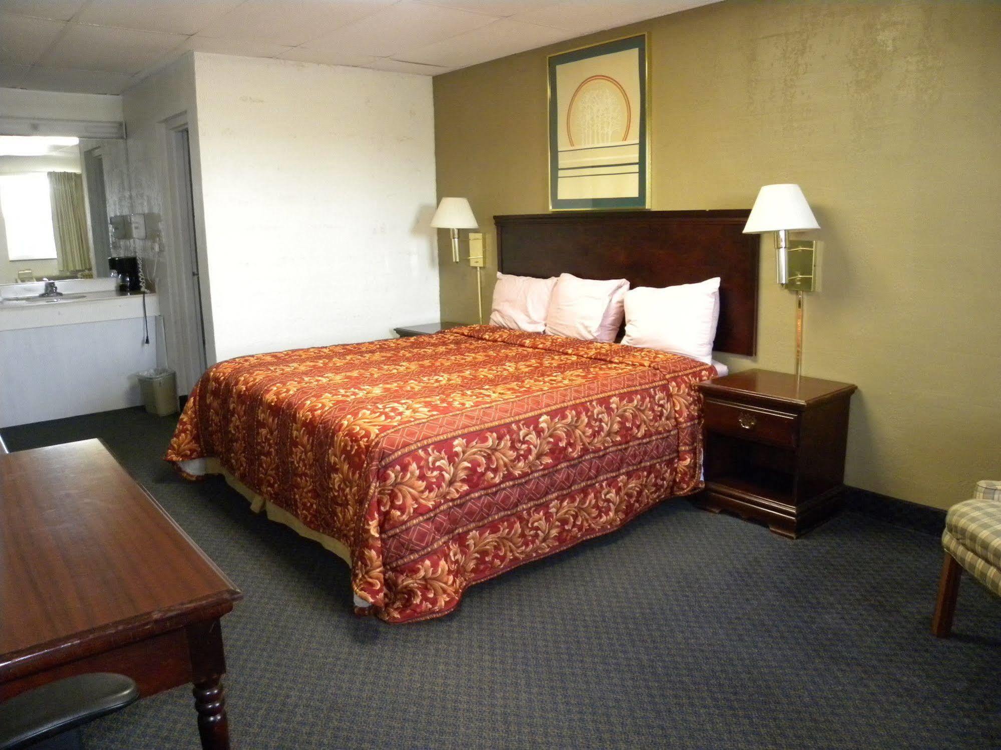 Guest Inn Rogers Bagian luar foto