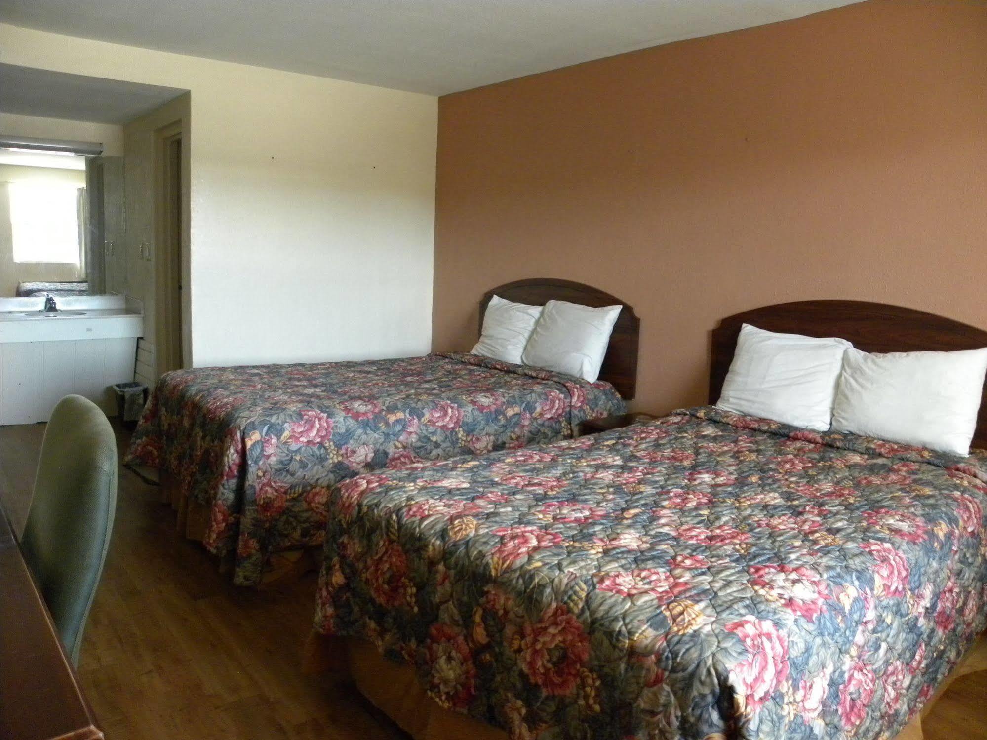 Guest Inn Rogers Bagian luar foto