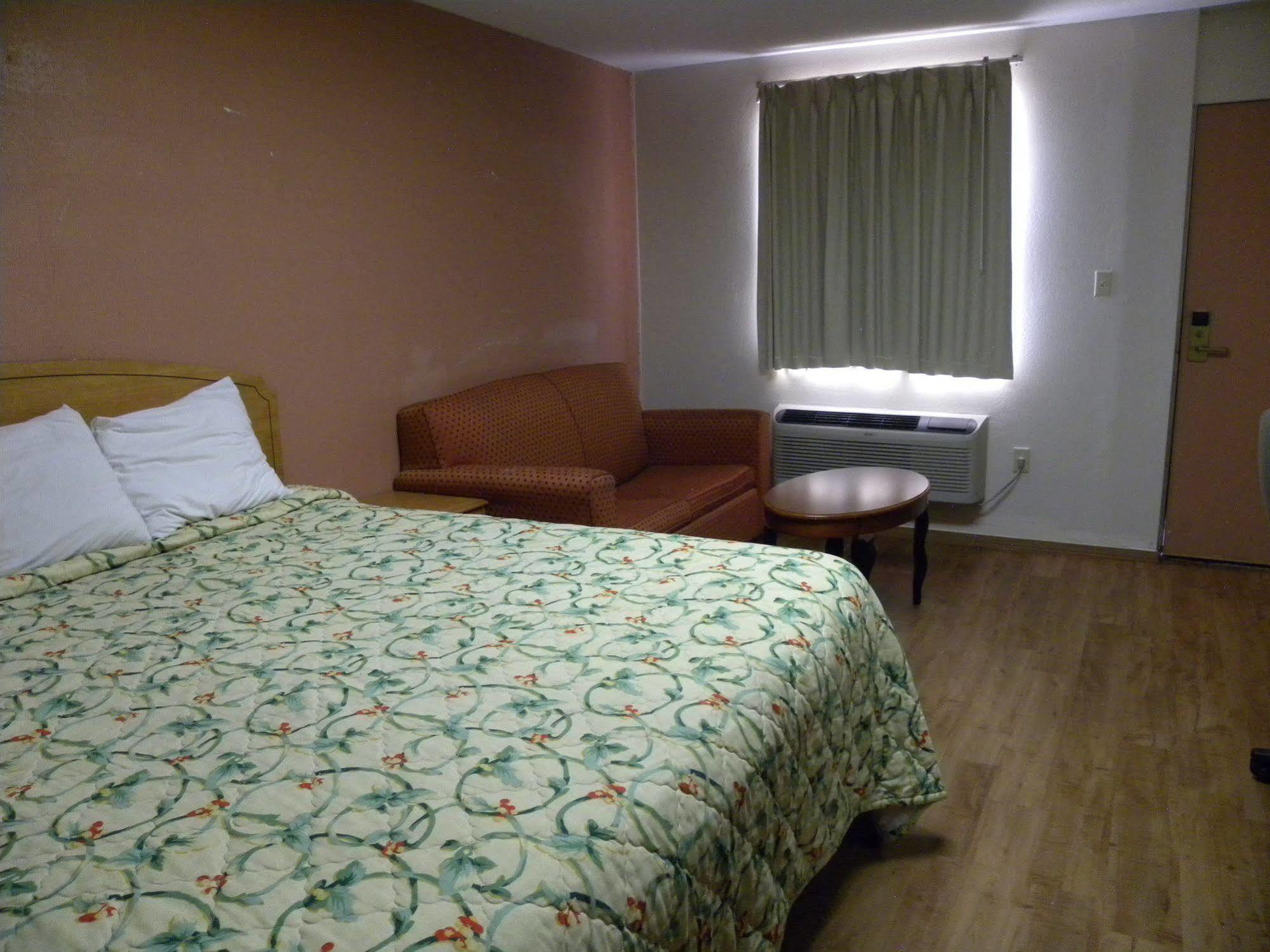 Guest Inn Rogers Bagian luar foto